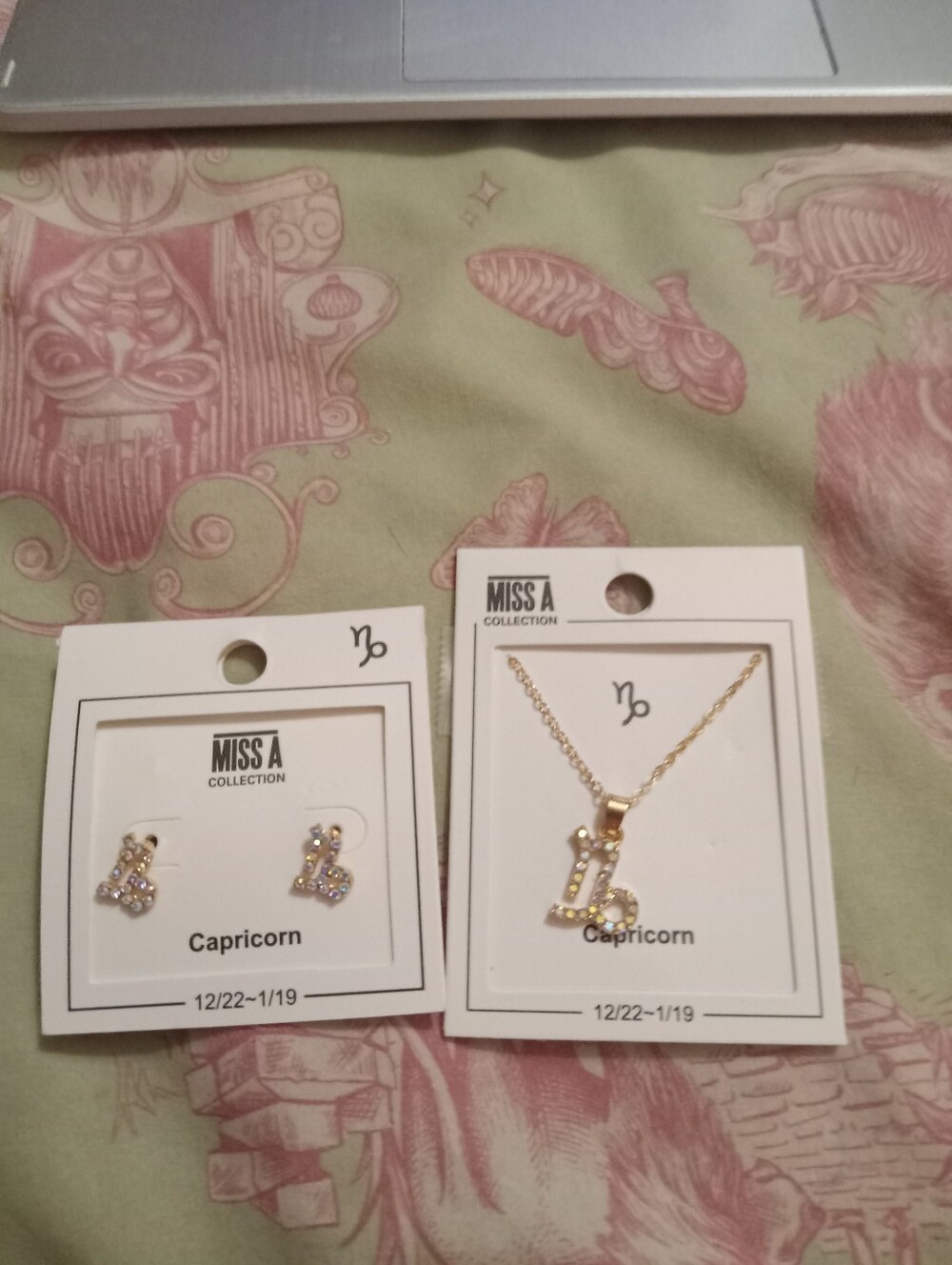 NWOT Women's Gold & Rhinestone Necklace & Earring Set Zodiac Sign Capricorn
